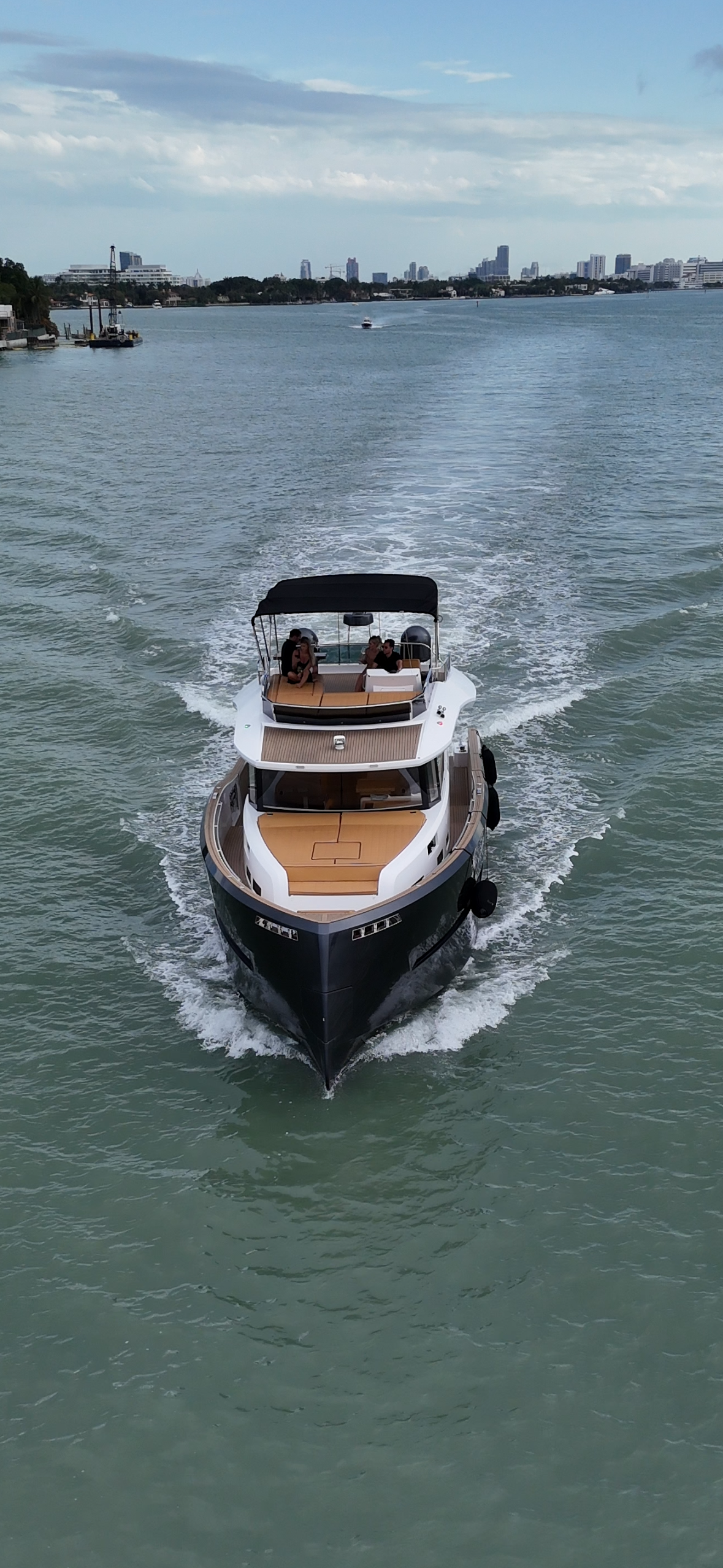 Pardo yacht from behind